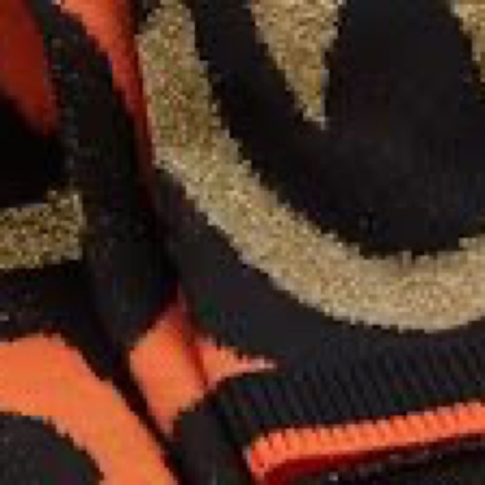 This is a Rabanne H&M Glittery Jacquard-Knit Scarf